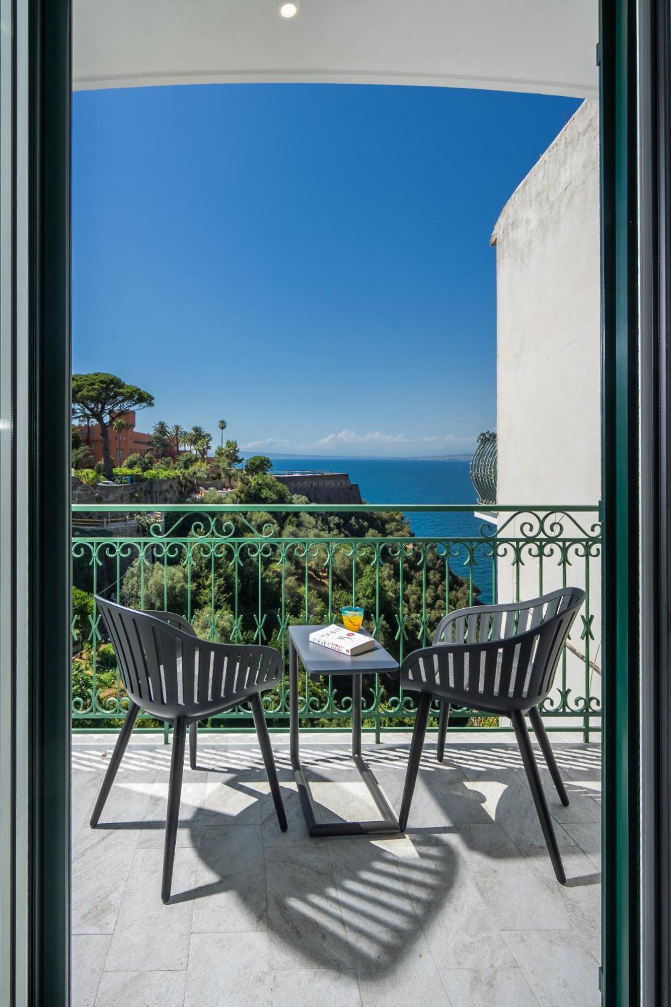 Sea View Deluxe Apartments ヴィーコ・エクエンセ エクステリア 写真